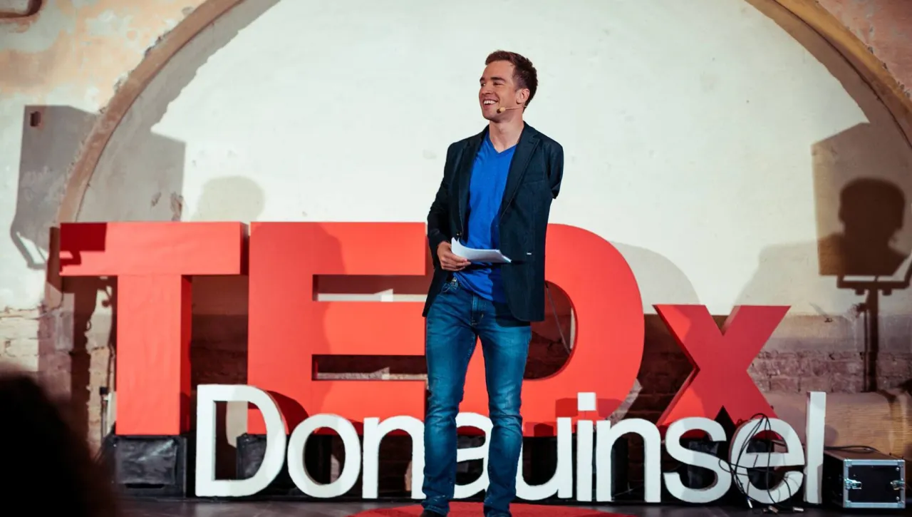Andreas Onea bei einer Keynote auf der TEDx Donauinsel